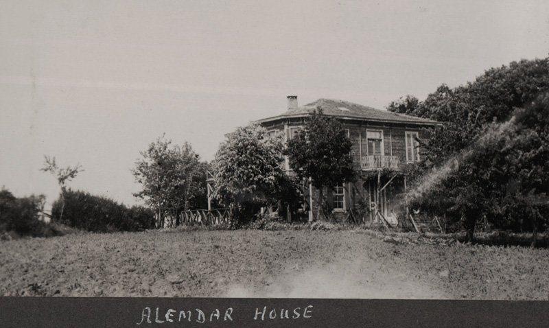 <p>Levanten Whittall Ailesi albümünden Alemdağ.</p>
<p> </p>