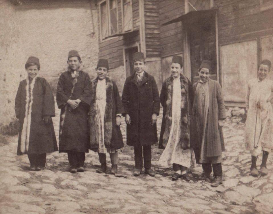 <p>Eski İstanbul sokakları</p>
