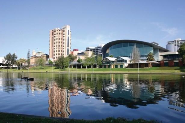<p><strong>ADELAIDE - AVUSTRALYA</strong><br />
Okuyucular, 29 Aralık'a kadar Travel+Leisure dergisinin internet sitesindeki oylamaya katılabilecek. Derginin Facebook ve Twitter hesaplarından da oy kullanabilmek mümkün.</p>
<p> </p>