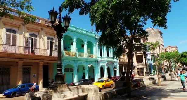 <p><strong>KÜBA</strong><br />
Geçen yıl İstanbul, dünyanın en büyük online seyahat topluluğu "Trip Advisor" adlı sitenin kullanıcılarının oylarıyla hem Avrupa'nın hem de dünyanın en iyi destinasyonu seçilmişti.</p>

