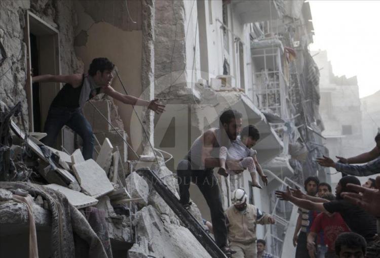 <p><span style="color:#FFFFFF">AFP foto muhabiri Karam Al-Masri, ''Hava saldırıları altında Halep'' başlıklı fotoğraflarıyla ''seri haber" kategorisinde üçüncülük ödülüne layık görüldü.<strong> ( Karam Al-Masri / AFP - Anadolu Ajansı )</strong></span></p>
