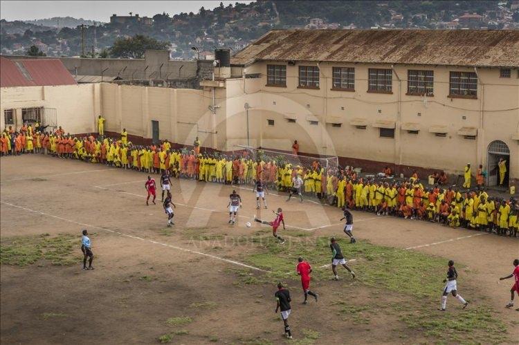 <p><span style="color:rgb(255, 255, 255)">Frederic Noy, ''Luzira Cezaevi'' başlıklı fotoğraflarıyla ''seri spor" kategorisinde ikincilik ödülüne layık görüldü. <strong>( Frederic Noy - Anadolu Ajansı )</strong></span></p>
