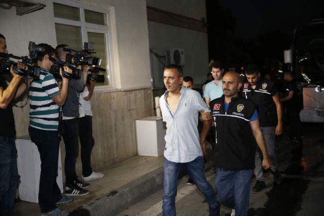 <p>Gözaltına alınan 87 zanlı sağlık kontrollerinin ardından Gaziosmanpaşa Adliyesi'ne sevk edildi. </p>
