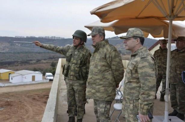 <p>Orgeneral Akar, faaliyetlerin ikinci gününde de Deniz Eğitim ve Öğretim Komutanlığında incelemelerde bulundu.</p>