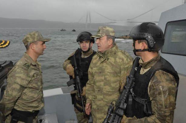 <p>Genelkurmay Başkanı Orgeneral Akar, faaliyetlerin son bölümünde de Deniz Kuvvetleri Komutanlığına bağlı İstanbul Tersanesinin Dizayn Proje Ofisi'nde denetlemelerde bulundu.</p>
