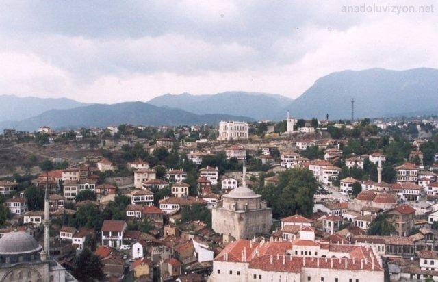 <p><strong>Karabük </strong>-  95 bin 441 kişi </p>
