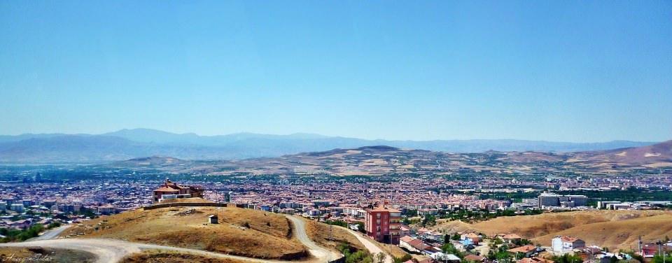 <p><strong>Bitlis  </strong>-  202 bin 247 kişi</p>
