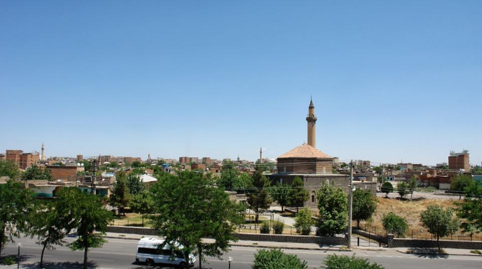 <p><strong>Diyarbakır </strong>- 195 bin 555 kişi </p>
