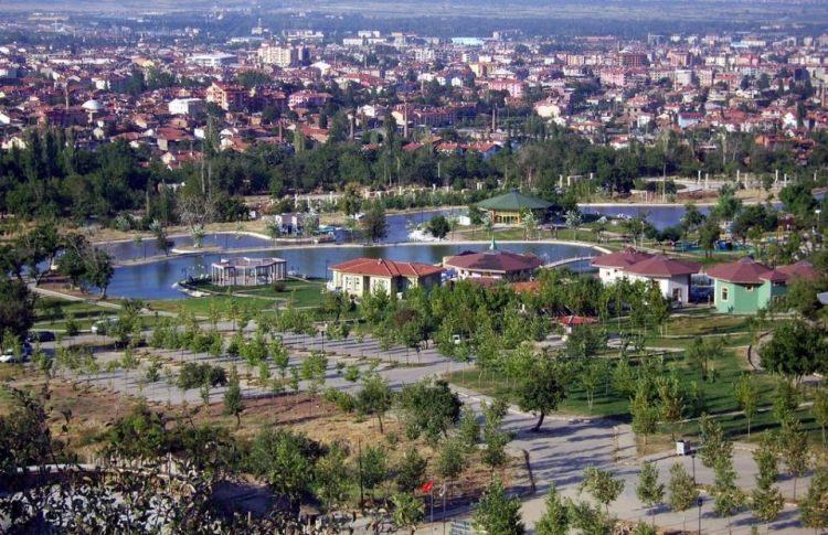 <p><strong>Isparta </strong>- 54 bin 922 kişi </p>