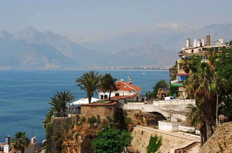 <p><strong>Antalya </strong>- 44 bin 727 kişi </p>