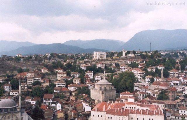 <p><strong>Karabük </strong>- 95 bin 441 kişi </p>
