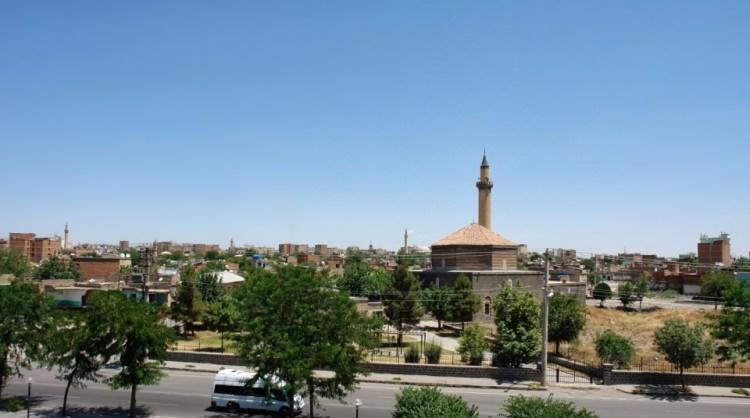 <p><strong>Diyarbakır </strong>- 195 bin 555 kişi </p>
