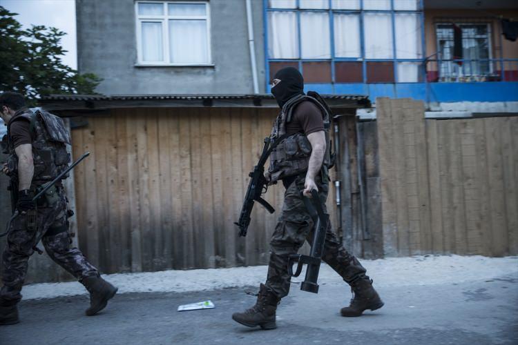 <p>İSTANBUL İl Emniyet Müdürlüğü, Terörle Mücadele Şube ekiplerine bağlı polisler, İstanbul genelinde bazı ilçelerde terör operasyonu gerçekleştirdi.</p>
