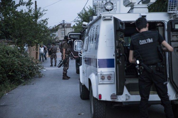 <p>Operasyon yapılan ilçelerden biri de Başakşehir'di.</p>
