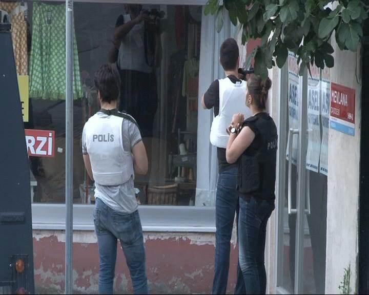 <p>Aramanın ardından evdeki bir şüpheli gözaltına alındı.</p>