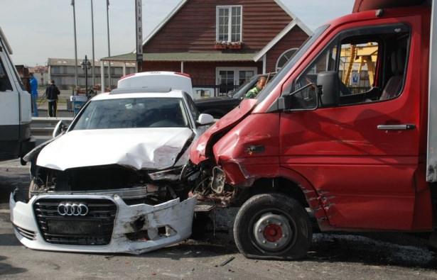 <p>İstanbul Pendik’te, 20 aracın karıştığızincirleme kazada 3 kişi yaralandı. Kaza nedeniyle E-5 Karayolu’nda kilometrelerce araç kuyruğu oluştu.</p>

<p> </p>
