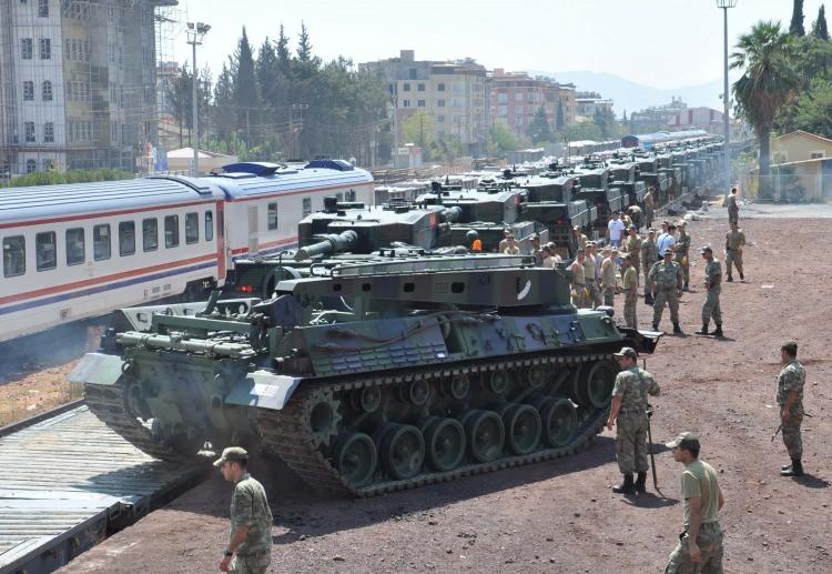 <p>2'nci Zırhlı Tugay Komutanlığı General Nurettin Baransel Kışlası'ndan 24 Ağustos'ta hareket eden askeri araçlardan oluşan ilk kafile, İslahiye Tren İstasyonu'na ulaştı.</p>

<p> </p>
