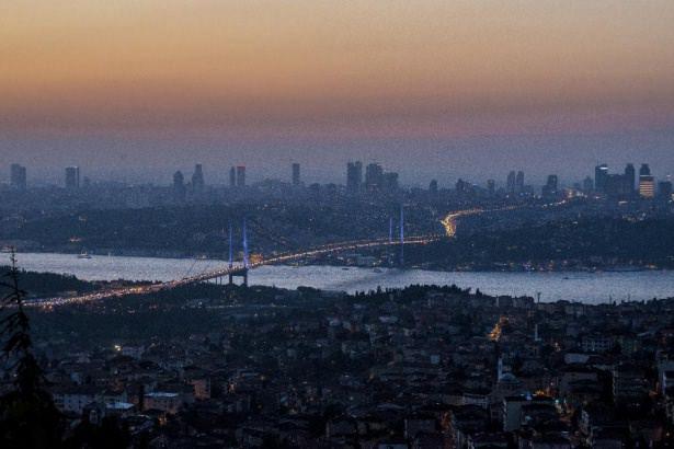 <p>08.00-10.00 ve 18.00-20.00: İstanbul’da trafiğin en yoğun olduğu saatler.</p>
<p> </p>