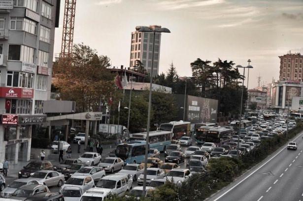 <p>Yüzde 16: Yandex araştırmasına göre cumartesi günleri trafik yoğunluğu, hafta içi günlere göre yüzde 16 daha az. Pazar trafiği ise hafta içinden 3.5 kat daha hafif.</p>
<p> </p>