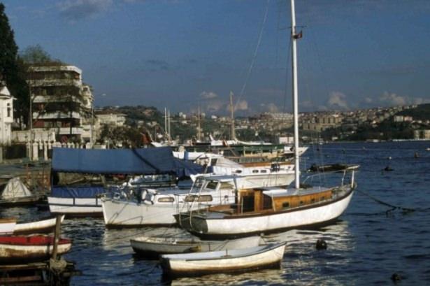 <p>Bebek Çelebi ya da Bebek Çavuş’un bu semtte bir köşkü ve sonradan hasbahçe olan bir bahçesi vardı.</p>
