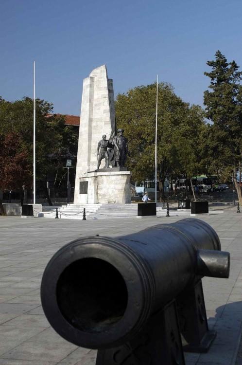 <p>Hz. İsa çocukluğunda bu beşik içinde yıkanmış, bu sebeple bu kilise Rumlar arasında ‘Taş Beşik’ olarak ün yapmıştır.</p>