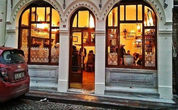 <p>Vefa semtinde boza içmek.</p>
