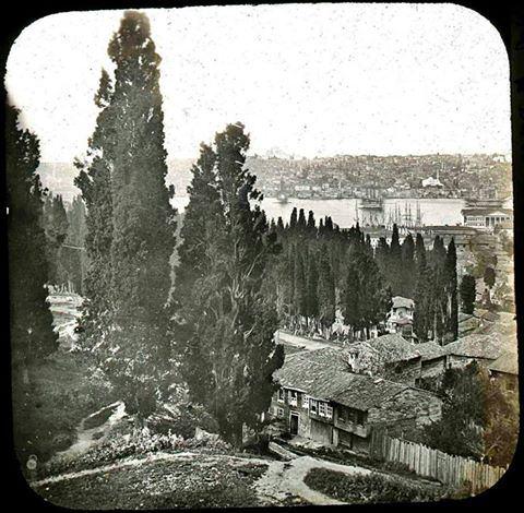 <p>Şişhane 1900 öncesi büyük bir mezarlıktı. O mezarlıktan Kasımpaşa'ya bakış. (Beyoğlu - İstanbul)</p>

<p> </p>

