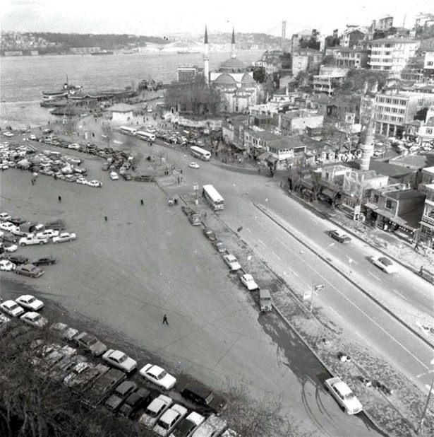 <p>Tarihçi Süleyman Faruk Göncüoğlu, gül lokumundan tarihi kervansaraylara, tramvaydan bağ evlerine kadar Üsküdar'ın kaybolan değerlerini anlattı.</p>

<p> </p>
