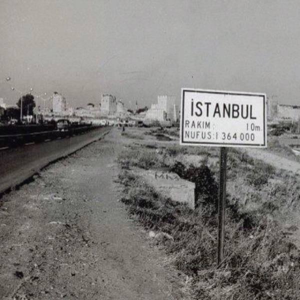 <p>Topkapı... İstanbul'un girişi. (1950'li yılların başı) </p>

<p> </p>
