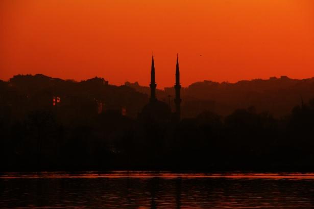 <p>Dünyanın her yerinden milyonlarca turistin ziyaret ettiği İstanbul, gölgeleriyle bile kendine hayran bırakıyor.</p>
