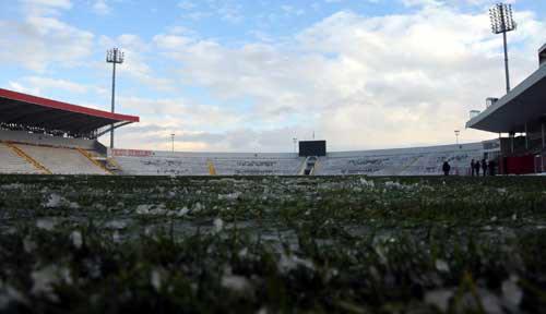 Spor Toto Süper Lig'in 15'inci haftasında yarın Sivasspor-Galatasaray maçının oynanacağı 4 Eylül Stadı'nın maça hazır hale getirilmesi için büyük çaba gösteriliyor.  