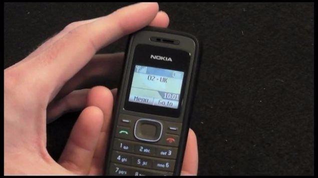 <p>13- Nokia 1208 <br />
<br />
2007 yılında piyasaya sürülen Nokia1208, 100 milyondan fazla sattı. <br />
<br />
96x68 piksel ekran çözünürlüğü <br />
<br />
7 saat konuşma süresi</p>
