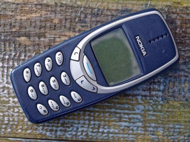 <p><strong>12- Nokia 3310 </strong><br />
<br />
2000 yılında piyasaya sürülen Nokia 3310 126 milyon adet sattı. <br />
<br />
84 x 84 ekran çözünürlüğü <br />
<br />
1000 mAh batarya</p>
