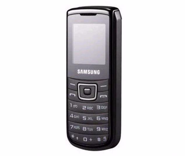 <p><strong>8- Samsung E1100 </strong><br />
<br />
2009 yılında piyasaya sürülen Samsung E1100, yaklaşık 150 milyon adet sattı. <br />
<br />
128 x 128 piksel ekran çözünürlüğü <br />
<br />
7.5 saat konuşma süresi</p>
