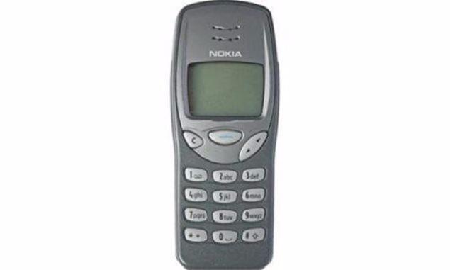 <p><strong>4- Nokia 3210 </strong><br />
<br />
1999 yılında piyasaya sürülen Nokia 3210,150 milyondan fazla sattı. <br />
<br />
Ağırlık: 151 gram <br />
<br />
Bekleme süresi: 55-260 saat</p>
