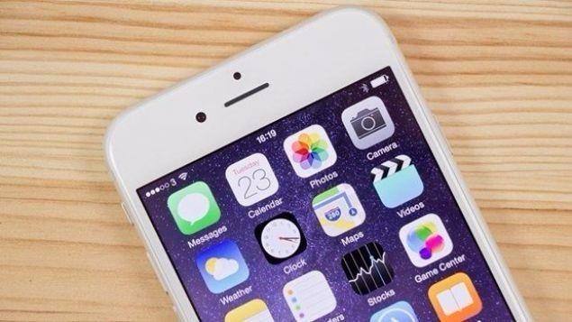 <p><strong>3- iPhone 6 ve 6 Plus </strong></p>

<p>2014 yılında satışa sunulan iPhone 6 ve 6 Plus 220 milyon adet sattı. <br />
<br />
4.7 ve 5.5 inç ekran <br />
<br />
iPhone 6 ve iPhone 6 Plus, 8 MP iSight kameraya sahip.</p>
