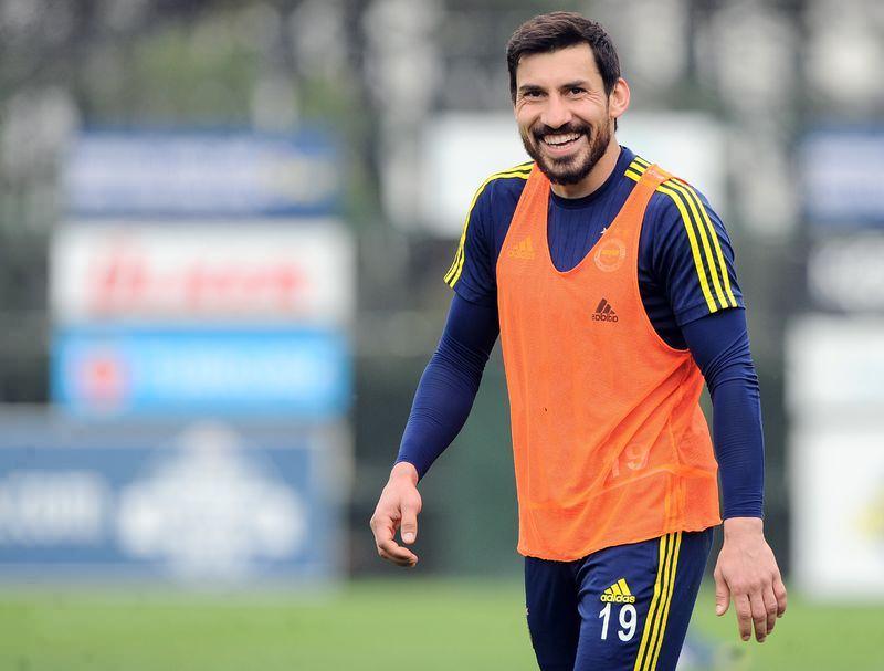 <p>Şener Özbayraklı</p>
