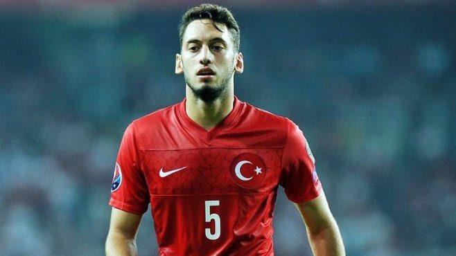 <p>Hakan Çalhanoğlu</p>
