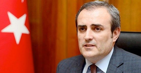<p><span style="color:#FF8C00"><strong>Kültür ve Turizm Bakanı Mahir Ünal</strong></span></p>
<p>Mahir Ünal, 1 Temmuz 1966'da Kahramanmaraş Elbistan'da doğdu. Babasının adı Mehmet Reşat, annesinin adı Fitnat'tır.</p>
<p>Öğretim Görevlisi; Marmara Üniversitesi İlahiyat Fakültesini bitirdi. Yüksek lisansını İstanbul Üniversitesi Sosyal Bilimler Enstitüsünde Sosyal Yapı ve Sosyal Değişme Anabilim Dalında yaptı.<br />
İTO'da müşavir olarak çalıştı. 2004 ve 2009 yerel, 2007 genel seçimlerinde AK PARTİ seçim kampanyası strateji ekibinde danışmanlık yaptı. İstanbul Büyükşehir Belediyesi Spor Kulübü Yönetim Kurulu Üyeliğinde bulundu. Irak, Malezya, Kıbrıs ve Lübnan gibi birçok ülkede seçim kampanyalarında strateji ekiplerinde görev aldı. Kent çalışmaları, yerel yönetimler ve siyasal iletişim konularında danışmanlık hizmeti verdi. Özel bir üniversitede Davranış Bilimleri Bölüm Başkanlığı görevini yürüttü. Bir vakıf üniversitesinde MBA'da örgütsel davranış dersleri verdi. İstanbul Üniversitesi Fen-Edebiyat Fakültesi Sosyoloji Anabilim Dalında doktorası devam etmektedir.<br />
Arapça ve İngilizce bilen Ünal, 1 çocuk babasıdır.</p>