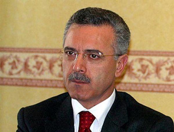 <p>33-Mustafa Ataş&nbsp;</p>

<p>Mustafa Ataş, 20 Mayıs 1957'de Tunceli &Ccedil;emişgezek'te doğdu. Babasının adı Seyfullah, annesinin adı Hanımkız'dır.</p>

<p>Y&ouml;netici; İstanbul Y&uuml;ksek İslam Enstit&uuml;s&uuml;n&uuml; bitirdi.Bir&ccedil;ok sivil toplum &ouml;rg&uuml;t&uuml;nde kurucu &uuml;yelik ve değişik kademelerde y&ouml;neticilik yaptı. Gen&ccedil;lik ve &ccedil;ocuk konularında &ccedil;alışmalarda bulundu. Amat&ouml;r olarak fotoğraf&ccedil;ılıkla ilgilenmektedir.22 ve 23. D&ouml;nemde İstanbul Milletvekili se&ccedil;ildi.&nbsp;</p>

<p>23. D&ouml;nemde alt komisyon başkanlıklarında bulundu. 24. D&ouml;nemde T&uuml;rk Dili Konuşan &Uuml;lkeler Parlamenter Asamblesi Komisyonu &Uuml;yesi oldu.Orta d&uuml;zeyde Arap&ccedil;a ve İngilizce bilen Ataş, evli ve 2 &ccedil;ocuk babasıdır.</p>
