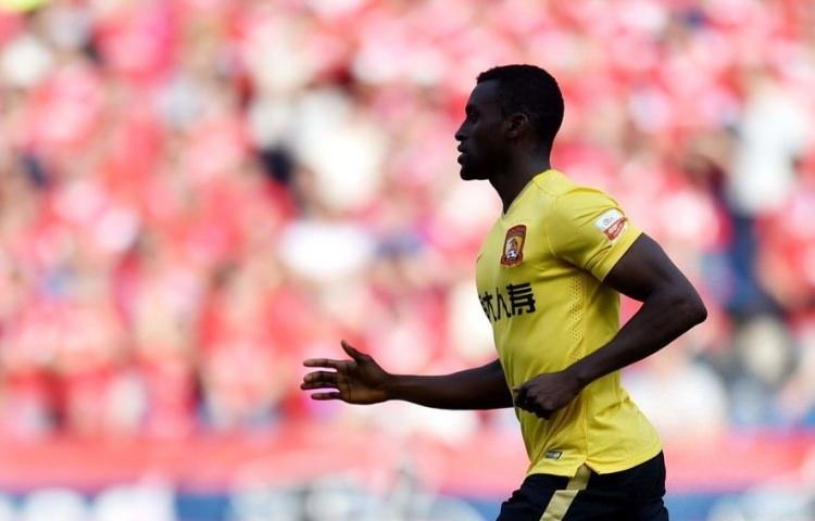 <p>JACKSON MARTINEZ - GUANGZHOU EVERGRANDE</p>
<p>Beşiktaş'ın Çin ekiib Guangzhou'da forma giyen Jackson Martinez ile ilgilendiği belirtililyor. Türkiye'den ayrılma isteği olan Adriano işle takas ihtimali var. İlerleyen günlerde bu transferde adımlar atılabilir.</p>
<p>Kaynak: Sporx</p>