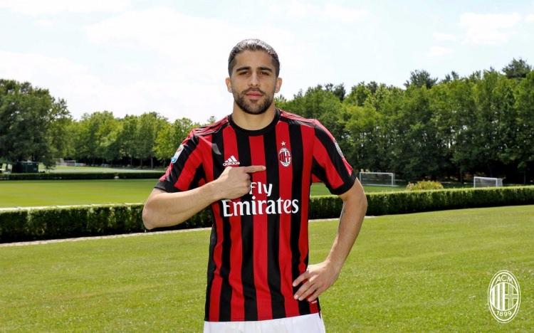 <p>Ricardo Rodriguez - Wolfsburg ====> (Milan 17 milyon Euro)</p>