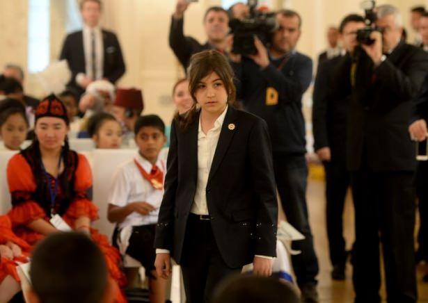 <p>Başbakan Ahmet Davutoğlu, Başbakanlık Çankaya Köşkü'nde TRT Uluslararası Çocuk Şenliği'ne katılan çocukları kabul etti.</p>

<p> </p>
