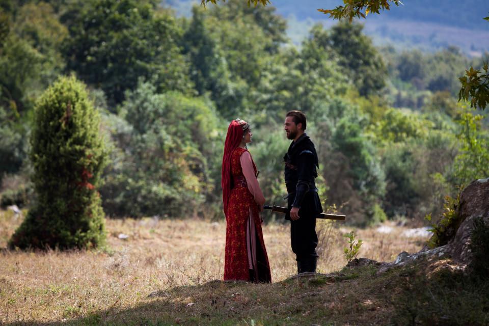 <p> Anadolu’yu işgal eden ve yakıp yıkan Cengiz Han’ın oğlu Ögeday’ın komutanı Noyan ile mücadele eden Ertuğrul Bey bir yandan da abisi Gündoğdu (Kaan Taşaner’le) ile beylik savaşına girişir. </p>
