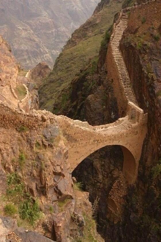 <p><strong>Burası Muş'tur, yolu yokuştur türküsü</strong></p>
<p>Bu türküdeki Muş değil, Huş'tur. Huş, Muş'un bir ilçesidir.<strong> </strong>Huş; Yemen'in başkenti Sana ile Taiz kentleri arasında bulunan bir Türk Kalesinin adıdır.</p>
<p> </p>