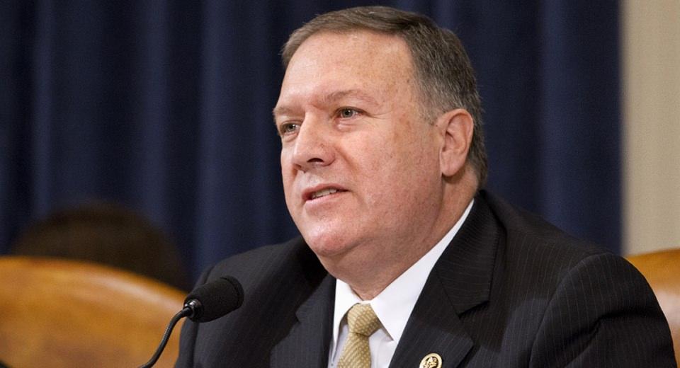 <p><strong>Mike Pompeo</strong></p>

<p>CIA Başkanı<br />
<br />
Kongre’de Kansas temsilcisi. Pompeo, askeri okuldan mezun olduktan sonra bir süre Doğu Almanya sınırında tank komutanlığı yaptı. Hukuk eğitimi alıp, savunma sanayi şirketi kuran, ancak bu şirketi de satıp petrol sektörüne geçen Pompeo, sonrasında Kongre üyeliği yaptı. Temsilciler Meclisi’nde istihbarat örgütlerini denetleyen komitede, Edward Snowden’in idam edilmesi gerektiğini söyleyen, ABD’nin müttefik ülkelerin liderlerini dinlemesi gerektiğini savunan Pompeo, ABD Senatosu'nda 2014’te CIA’in işkence yaptığını öne süren bir rapora karşı CIA’yi savundu. Pompeo’nun yapılmasına katkı sağladığı bir yasa, GDO’lu ürünlerin paketlerinin üzerine GDO uyarısı yapılmasını zorunlu olmaktan çıkardı. Pompeo, tecavüz ve ensest vakalarında bile kürtaj karşıtı olmakla tanınıyor.</p>

<p> </p>
