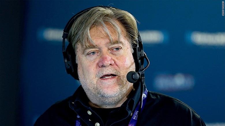 <p><strong>Stephen Bannon</strong></p>

<p>Baş Stratejist</p>

<p>Eski Banker. Breitbart adlı aşırı sağcı, ırkçı, cinsiyetçi, yabancı düşmanı olmakla itham edilen haber sitesinin yöneticilerinden.</p>
