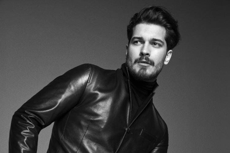 <p><strong>Çağatay Ulusoy</strong></p>
