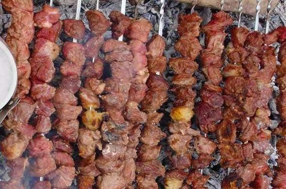 <p>Ülke: Laos</p>
<p>1 yılda kişi başına düşen et miktarı: 21.3 kilogram</p>
<p>Ülke: Angola</p>
<p>1 yılda kişi başına düşen et miktarı: 22.4 kilogram</p>