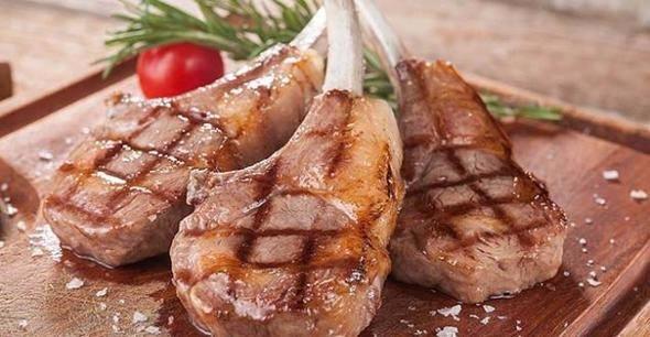<p>Ülke: Vietnam</p>

<p>1 yılda kişi başına düşen et miktarı: 49.9 kilogram</p>
